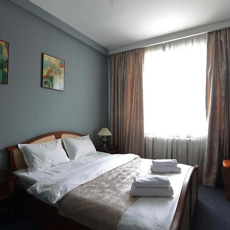 Hotel Evita Tasjkent Buitenkant foto