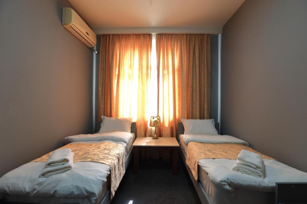 Hotel Evita Tasjkent Buitenkant foto