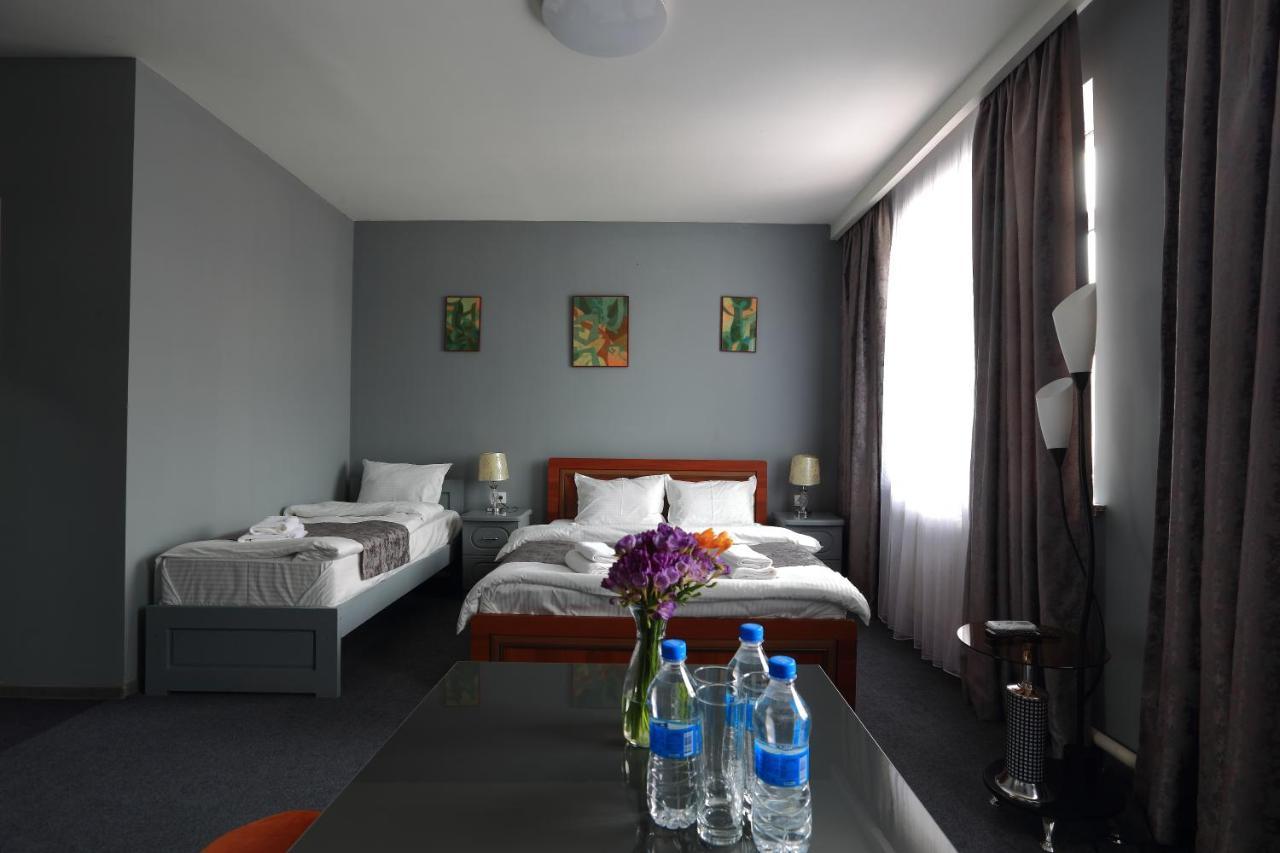Hotel Evita Tasjkent Buitenkant foto